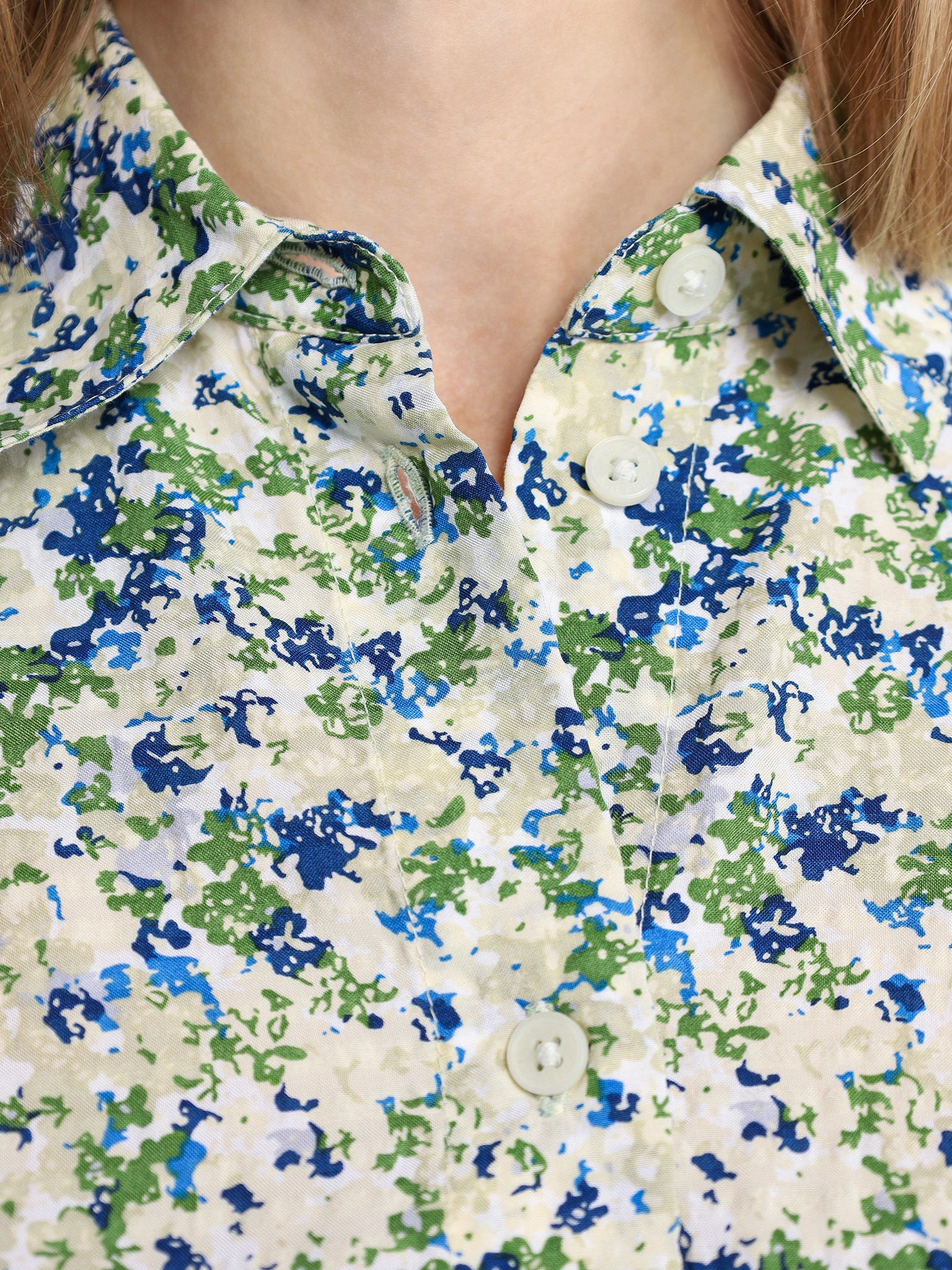 Блуза укороченная с цветочным принтом из смесовой вискозы